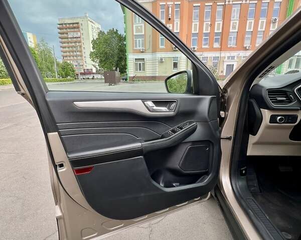Бежевий Форд Ескейп, об'ємом двигуна 1.5 л та пробігом 40 тис. км за 18900 $, фото 9 на Automoto.ua