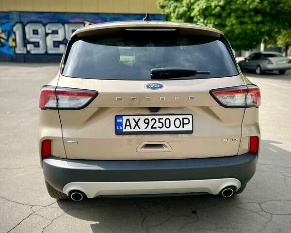 Бежевий Форд Ескейп, об'ємом двигуна 1.5 л та пробігом 40 тис. км за 18900 $, фото 4 на Automoto.ua