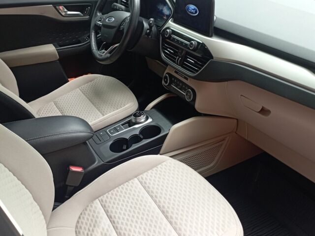 Черный Форд Эскейп, объемом двигателя 2.5 л и пробегом 99 тыс. км за 20100 $, фото 6 на Automoto.ua