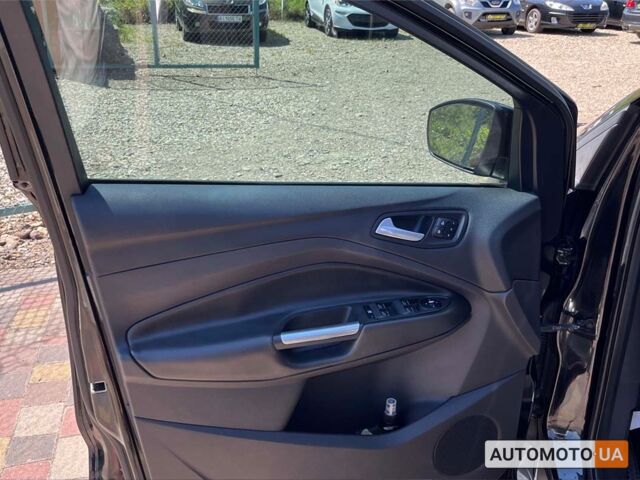 Черный Форд Эскейп, объемом двигателя 2 л и пробегом 186 тыс. км за 13500 $, фото 12 на Automoto.ua