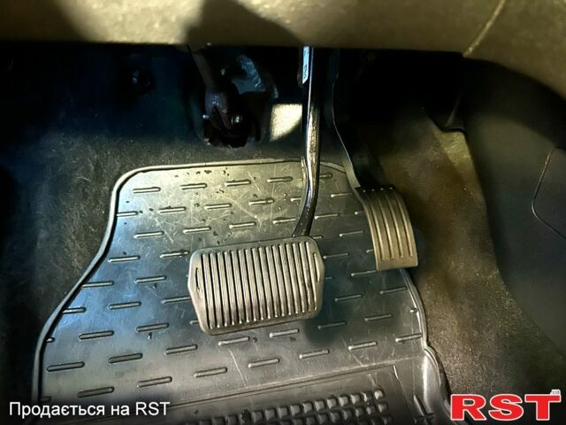 Чорний Форд Ескейп, об'ємом двигуна 1.6 л та пробігом 230 тис. км за 13000 $, фото 12 на Automoto.ua