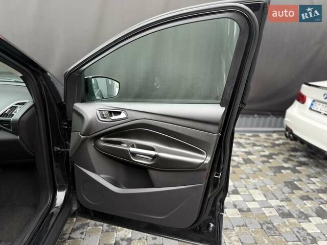 Черный Форд Эскейп, объемом двигателя 2 л и пробегом 170 тыс. км за 10999 $, фото 43 на Automoto.ua