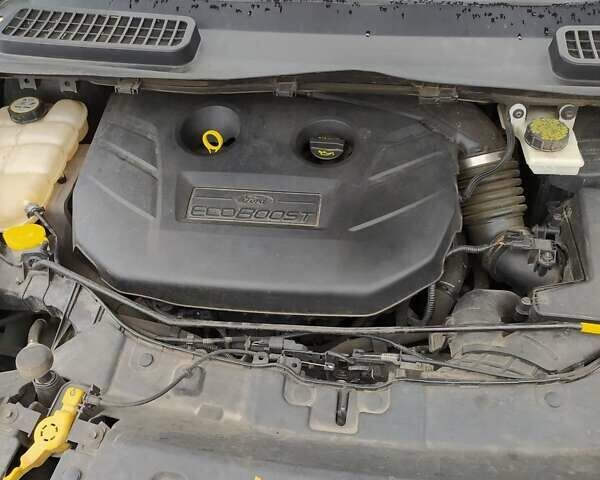 Черный Форд Эскейп, объемом двигателя 2 л и пробегом 145 тыс. км за 9999 $, фото 5 на Automoto.ua