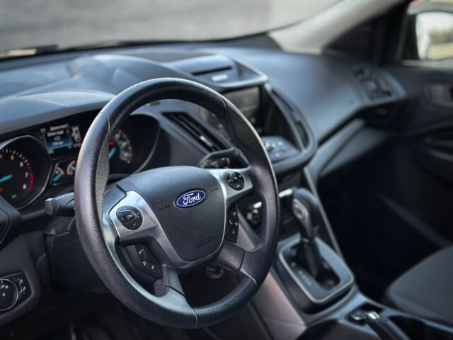 Черный Форд Эскейп, объемом двигателя 2 л и пробегом 190 тыс. км за 9500 $, фото 12 на Automoto.ua