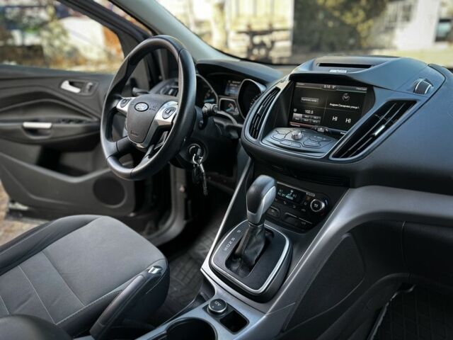 Черный Форд Эскейп, объемом двигателя 2 л и пробегом 190 тыс. км за 9500 $, фото 16 на Automoto.ua