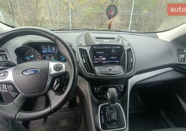 Черный Форд Эскейп, объемом двигателя 1.6 л и пробегом 195 тыс. км за 10500 $, фото 4 на Automoto.ua