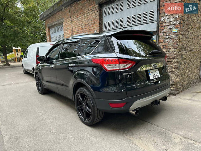 Черный Форд Эскейп, объемом двигателя 2 л и пробегом 220 тыс. км за 10300 $, фото 3 на Automoto.ua
