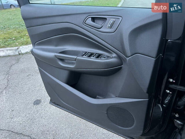 Черный Форд Эскейп, объемом двигателя 2.5 л и пробегом 136 тыс. км за 11900 $, фото 20 на Automoto.ua