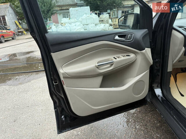 Черный Форд Эскейп, объемом двигателя 1.6 л и пробегом 207 тыс. км за 10000 $, фото 12 на Automoto.ua