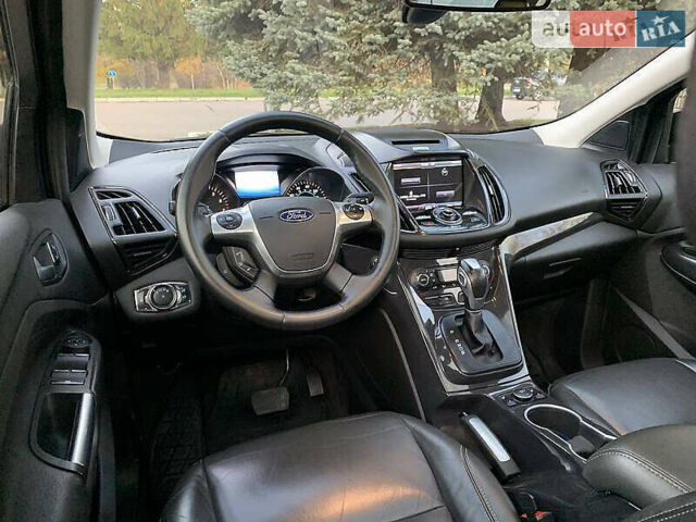 Черный Форд Эскейп, объемом двигателя 1.6 л и пробегом 210 тыс. км за 10500 $, фото 5 на Automoto.ua