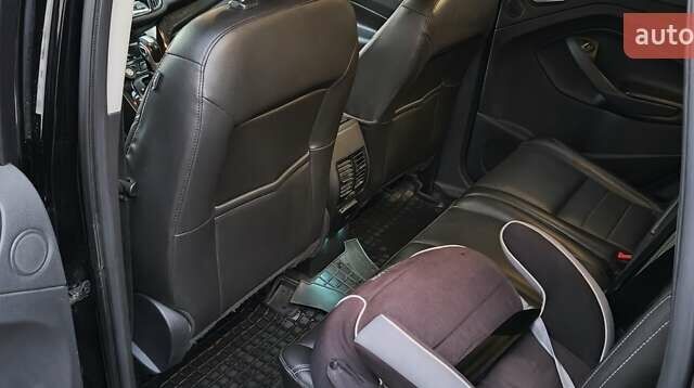 Черный Форд Эскейп, объемом двигателя 2 л и пробегом 140 тыс. км за 14000 $, фото 3 на Automoto.ua