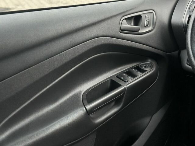 Черный Форд Эскейп, объемом двигателя 2.5 л и пробегом 126 тыс. км за 11800 $, фото 16 на Automoto.ua