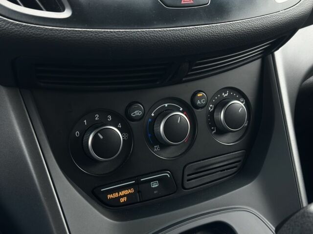 Черный Форд Эскейп, объемом двигателя 2.5 л и пробегом 126 тыс. км за 11800 $, фото 17 на Automoto.ua