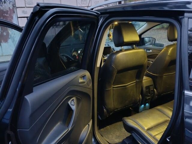 Черный Форд Эскейп, объемом двигателя 1.6 л и пробегом 130 тыс. км за 14000 $, фото 12 на Automoto.ua