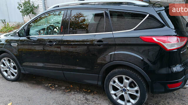 Черный Форд Эскейп, объемом двигателя 2 л и пробегом 140 тыс. км за 14000 $, фото 10 на Automoto.ua