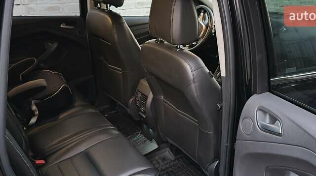 Черный Форд Эскейп, объемом двигателя 2 л и пробегом 140 тыс. км за 14000 $, фото 2 на Automoto.ua