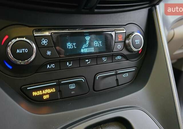 Черный Форд Эскейп, объемом двигателя 2 л и пробегом 122 тыс. км за 12000 $, фото 38 на Automoto.ua