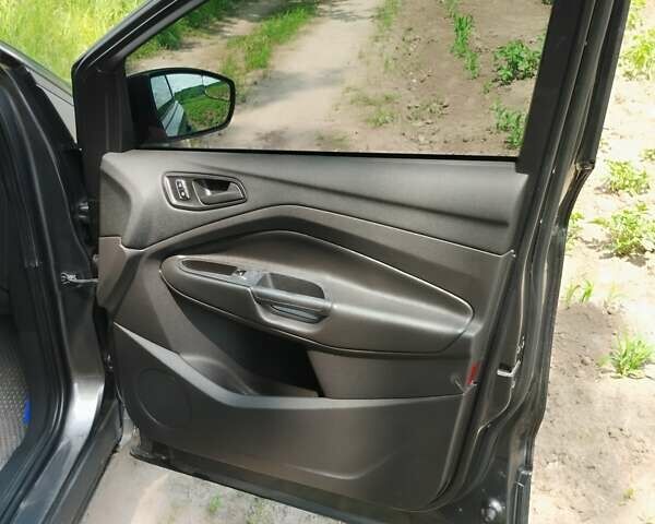 Черный Форд Эскейп, объемом двигателя 2.5 л и пробегом 190 тыс. км за 12500 $, фото 7 на Automoto.ua