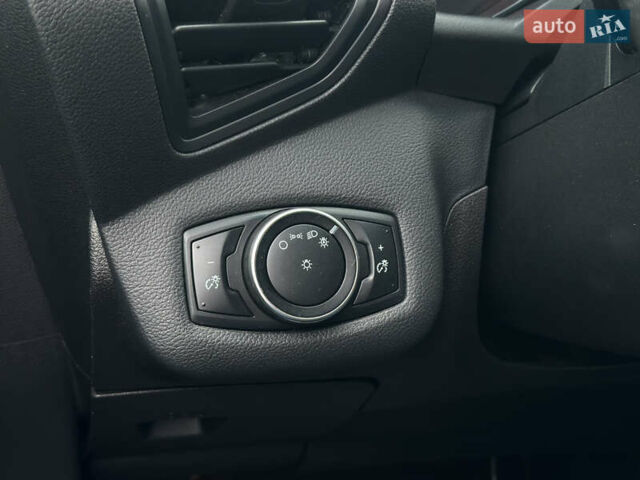 Черный Форд Эскейп, объемом двигателя 2.26 л и пробегом 126 тыс. км за 11800 $, фото 28 на Automoto.ua