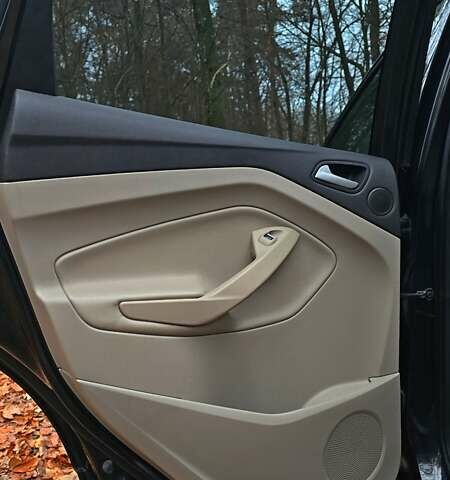 Черный Форд Эскейп, объемом двигателя 2 л и пробегом 122 тыс. км за 12000 $, фото 25 на Automoto.ua