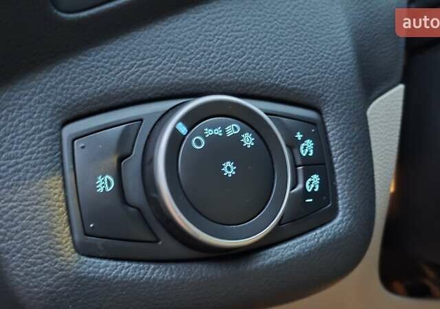 Черный Форд Эскейп, объемом двигателя 2 л и пробегом 122 тыс. км за 12000 $, фото 42 на Automoto.ua