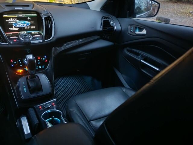 Черный Форд Эскейп, объемом двигателя 1.6 л и пробегом 130 тыс. км за 14000 $, фото 2 на Automoto.ua