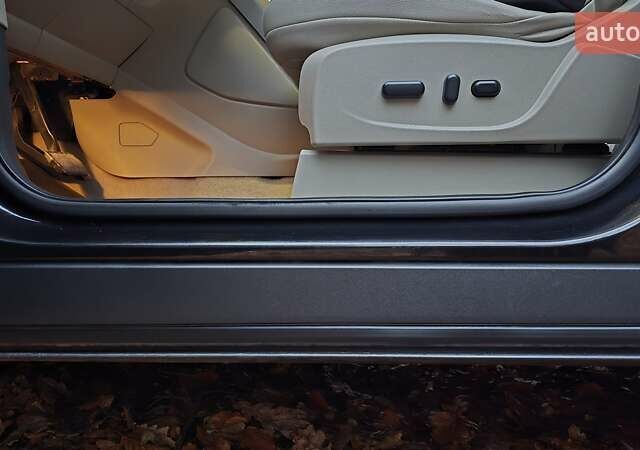 Черный Форд Эскейп, объемом двигателя 2 л и пробегом 122 тыс. км за 12000 $, фото 30 на Automoto.ua