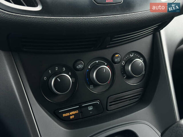 Черный Форд Эскейп, объемом двигателя 2.26 л и пробегом 126 тыс. км за 11800 $, фото 26 на Automoto.ua