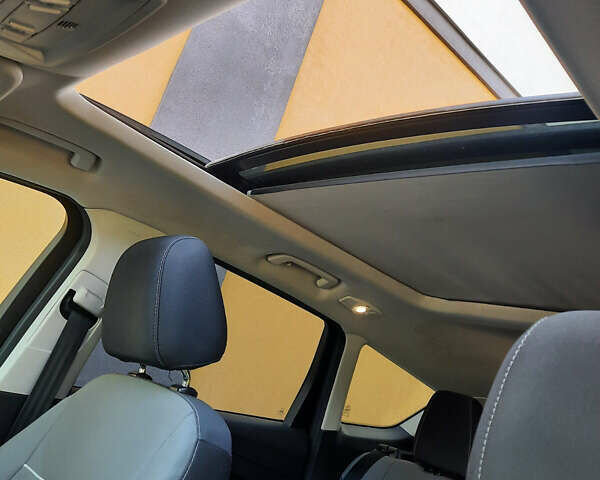 Черный Форд Эскейп, объемом двигателя 1.6 л и пробегом 99 тыс. км за 12300 $, фото 5 на Automoto.ua