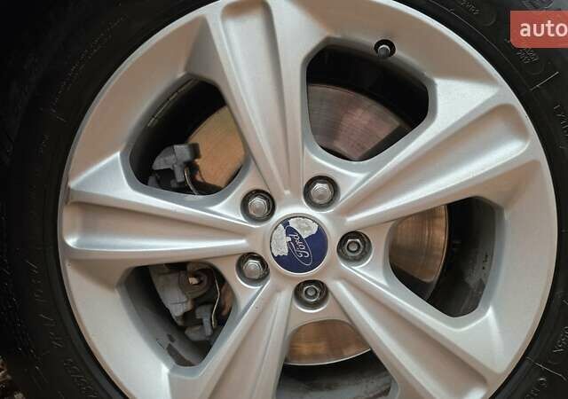 Черный Форд Эскейп, объемом двигателя 2 л и пробегом 122 тыс. км за 12000 $, фото 60 на Automoto.ua