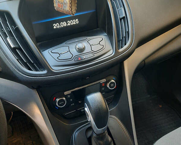 Черный Форд Эскейп, объемом двигателя 1.6 л и пробегом 99 тыс. км за 12300 $, фото 7 на Automoto.ua