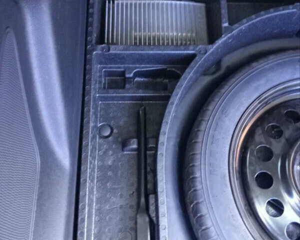 Черный Форд Эскейп, объемом двигателя 2 л и пробегом 140 тыс. км за 14000 $, фото 25 на Automoto.ua