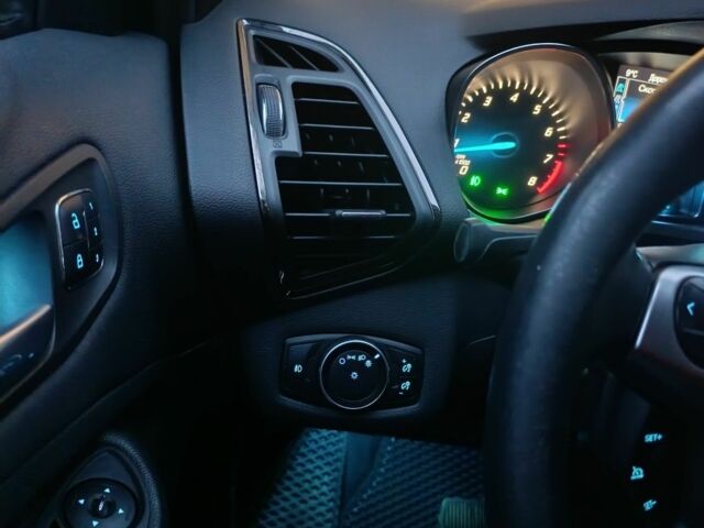 Черный Форд Эскейп, объемом двигателя 1.6 л и пробегом 130 тыс. км за 14000 $, фото 1 на Automoto.ua