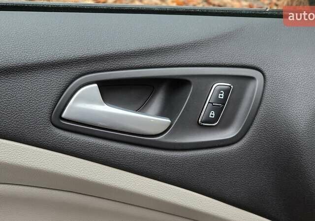 Черный Форд Эскейп, объемом двигателя 2 л и пробегом 122 тыс. км за 12000 $, фото 27 на Automoto.ua