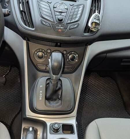 Черный Форд Эскейп, объемом двигателя 2 л и пробегом 87 тыс. км за 12700 $, фото 10 на Automoto.ua