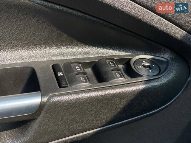 Черный Форд Эскейп, объемом двигателя 1.6 л и пробегом 132 тыс. км за 10490 $, фото 21 на Automoto.ua