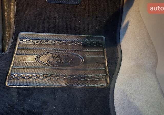 Черный Форд Эскейп, объемом двигателя 2 л и пробегом 122 тыс. км за 12000 $, фото 49 на Automoto.ua