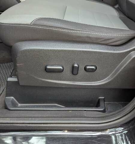 Черный Форд Эскейп, объемом двигателя 2 л и пробегом 87 тыс. км за 12700 $, фото 12 на Automoto.ua