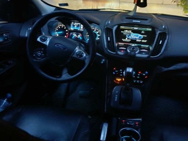 Черный Форд Эскейп, объемом двигателя 1.6 л и пробегом 130 тыс. км за 14000 $, фото 13 на Automoto.ua