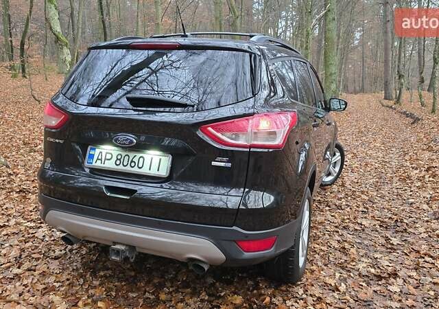 Черный Форд Эскейп, объемом двигателя 2 л и пробегом 122 тыс. км за 12000 $, фото 5 на Automoto.ua