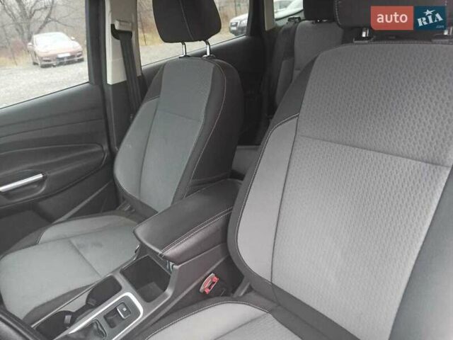 Черный Форд Эскейп, объемом двигателя 2 л и пробегом 147 тыс. км за 12500 $, фото 6 на Automoto.ua