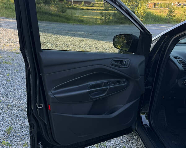 Черный Форд Эскейп, объемом двигателя 2 л и пробегом 63 тыс. км за 13200 $, фото 8 на Automoto.ua