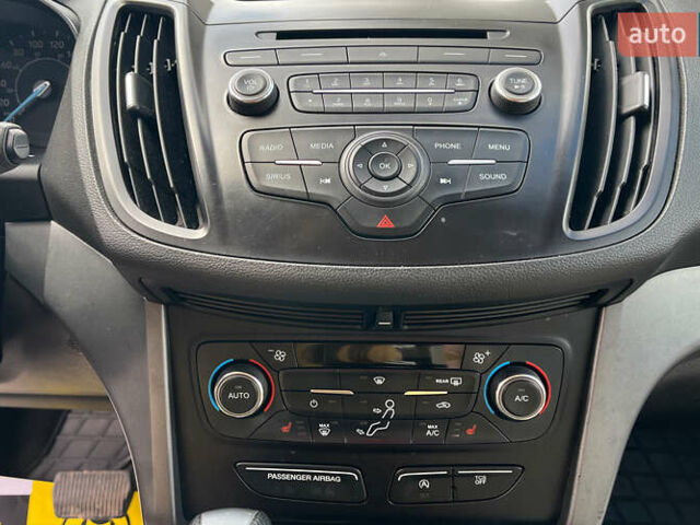 Черный Форд Эскейп, объемом двигателя 1.5 л и пробегом 128 тыс. км за 11999 $, фото 11 на Automoto.ua