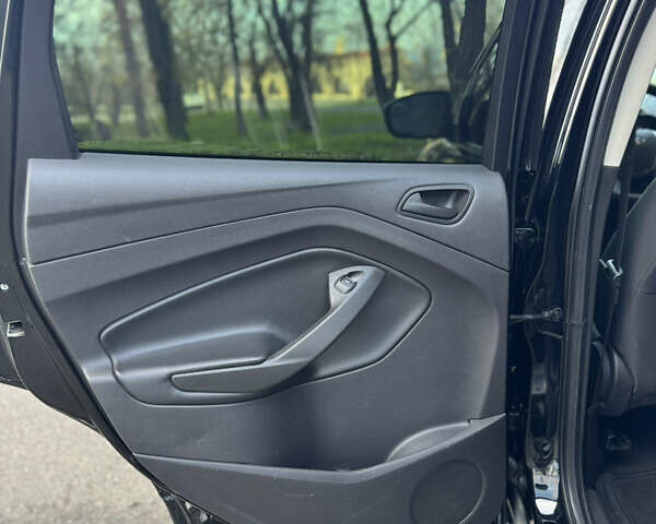 Черный Форд Эскейп, объемом двигателя 2.52 л и пробегом 98 тыс. км за 12900 $, фото 16 на Automoto.ua