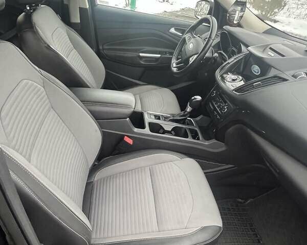 Черный Форд Эскейп, объемом двигателя 2 л и пробегом 111 тыс. км за 15400 $, фото 8 на Automoto.ua