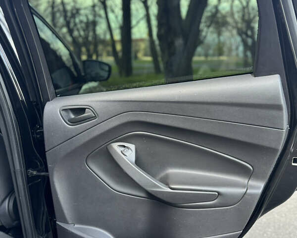 Черный Форд Эскейп, объемом двигателя 2.52 л и пробегом 98 тыс. км за 12900 $, фото 13 на Automoto.ua