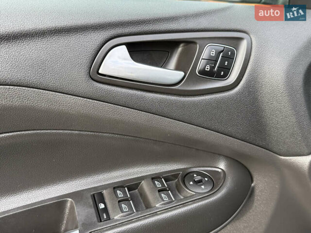 Черный Форд Эскейп, объемом двигателя 1.5 л и пробегом 146 тыс. км за 12700 $, фото 47 на Automoto.ua