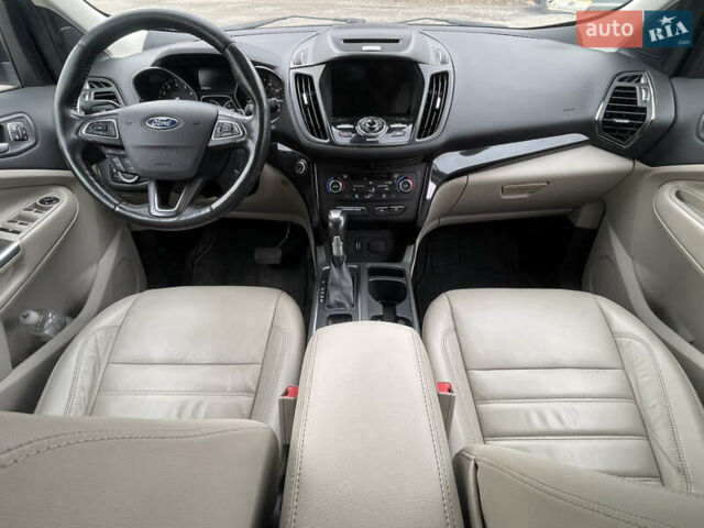 Черный Форд Эскейп, объемом двигателя 2 л и пробегом 276 тыс. км за 8450 $, фото 11 на Automoto.ua
