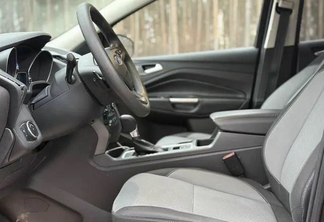 Черный Форд Эскейп, объемом двигателя 0 л и пробегом 99 тыс. км за 9800 $, фото 2 на Automoto.ua