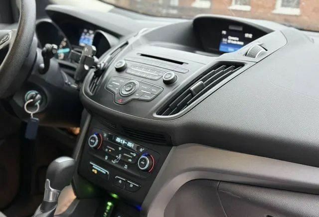 Черный Форд Эскейп, объемом двигателя 0 л и пробегом 99 тыс. км за 9800 $, фото 3 на Automoto.ua